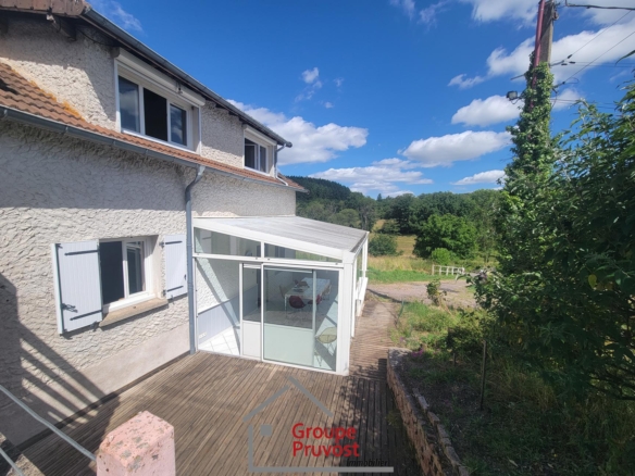 Vente Maison 157 m² à Saint-Bonnet-des-Quarts 140 000 €