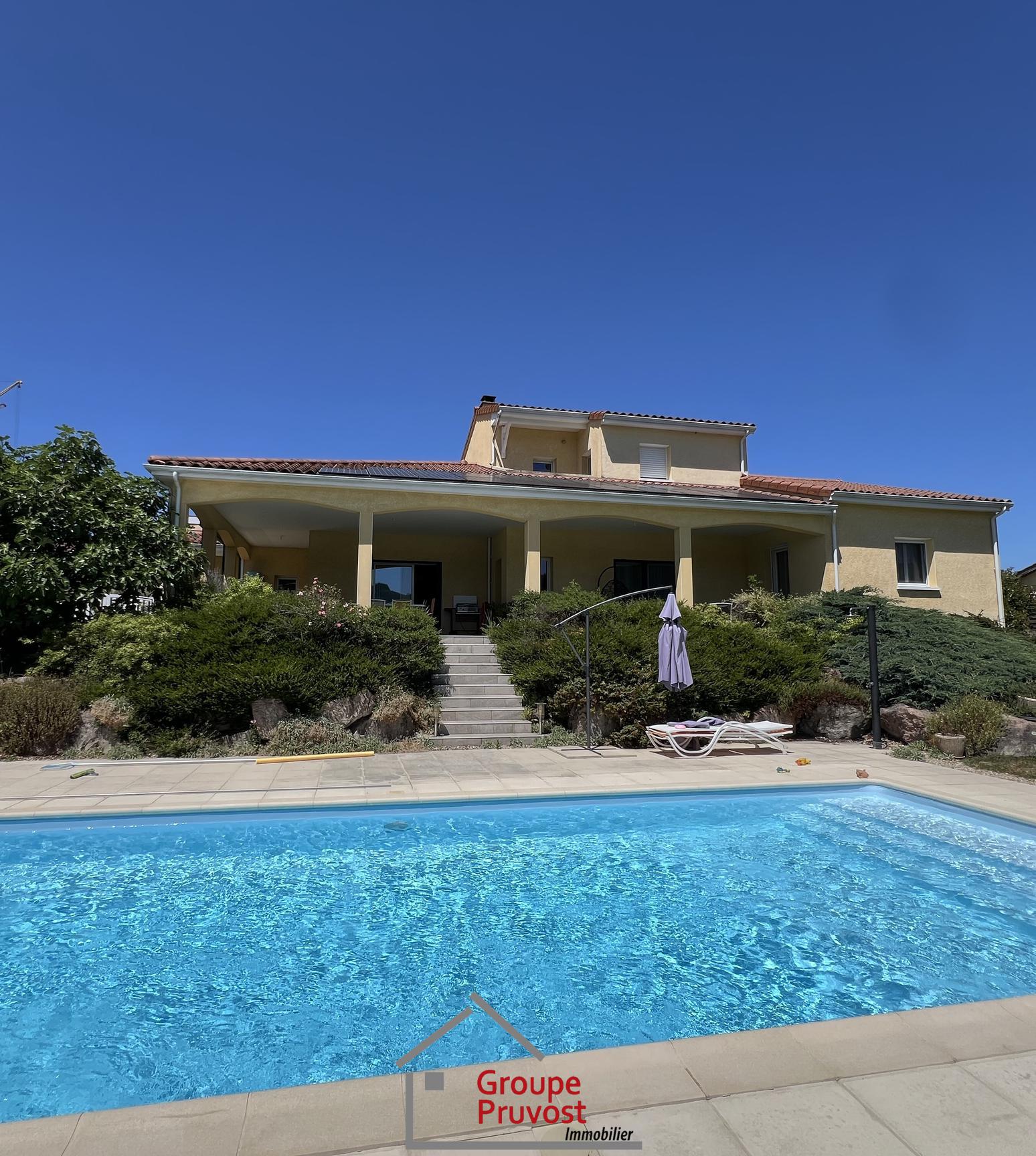 Très belle villa avec piscine