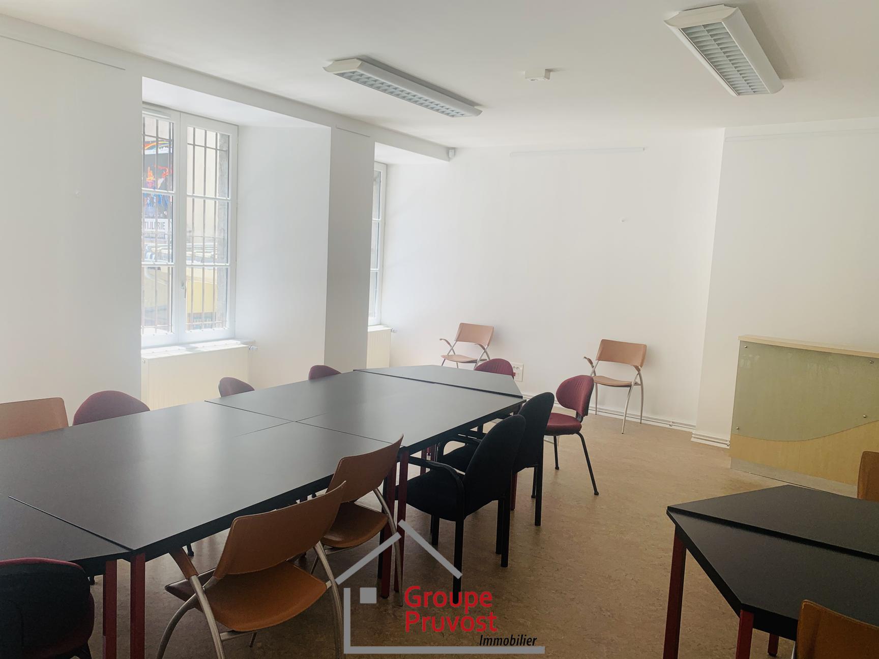 gedeon-photo-7bf6f50de1f7d2d7d75668735e83f2e6 Bureau 215 m²