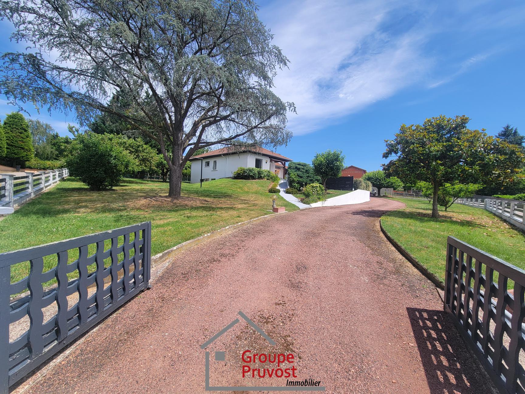 gedeon-photo-b2a5dfa3b1b55f2f8465ece1fe949dbb Vente Maison 150 m² à Saint-Vincent-de-Boisset 350 000 €