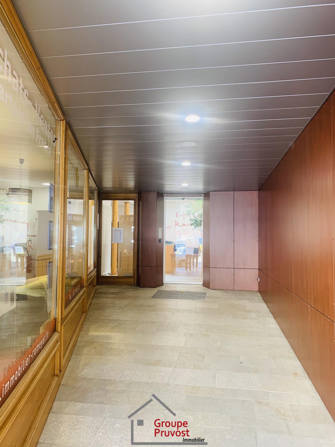 gedeon-photo-d039846de531cfc49979cd75fb00fc59 Bureau 215 m²