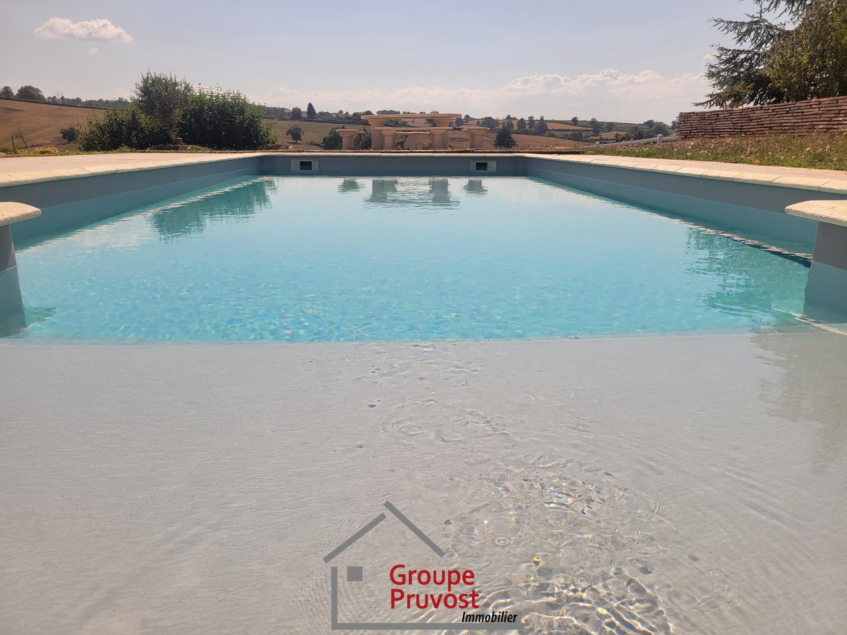 gedeon-photo-331b92a58758a3fd04a9c0586b30f371 Vente Maison 245 m² à Coutouvre 465 000 €