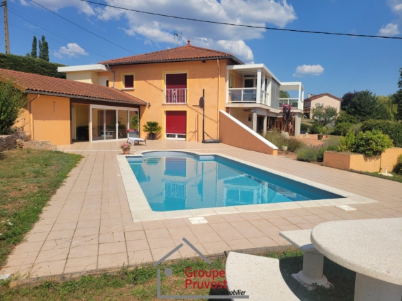 Vente Maison 245 m² à Coutouvre 465 000 €