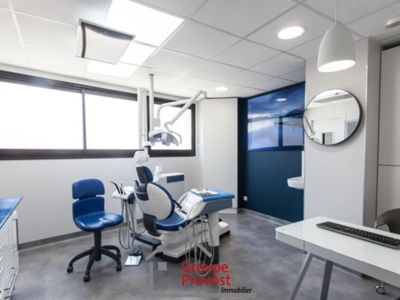 Vente Local commercial 107 m² à Sathonay-Camp 229 000 €