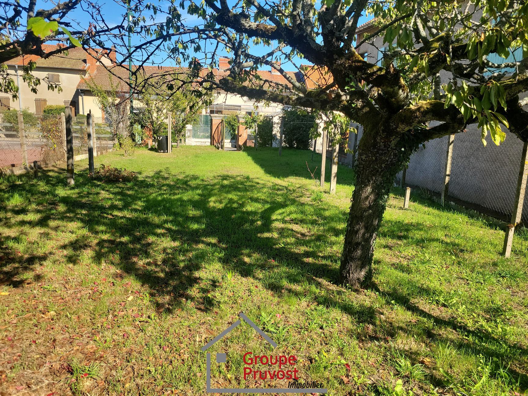 gedeon-photo-2bd56f4d262d7d2fe9ccec4c4e774d7b Vente Immeuble 320 m² à La Pacaudière 110 000 €