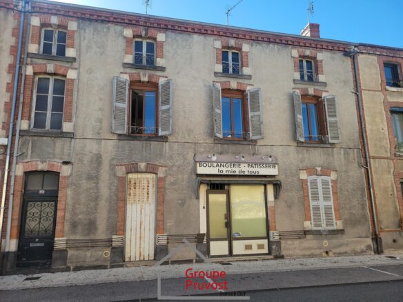 Vente Immeuble 320 m² à La Pacaudière 110 000 €