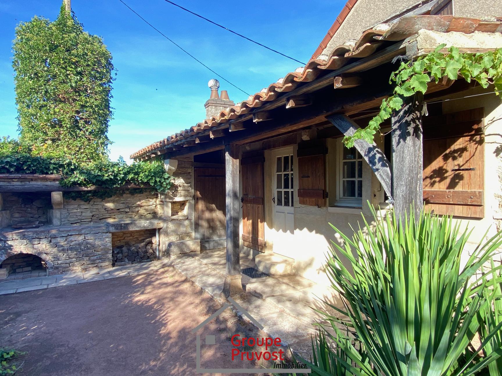 Maison et dépendance