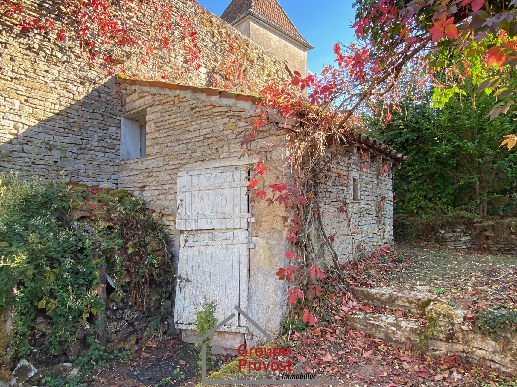 Maison et dépendance